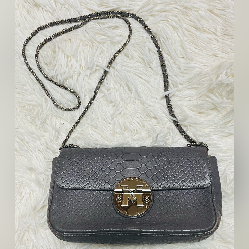 Metrocity Gray Purse